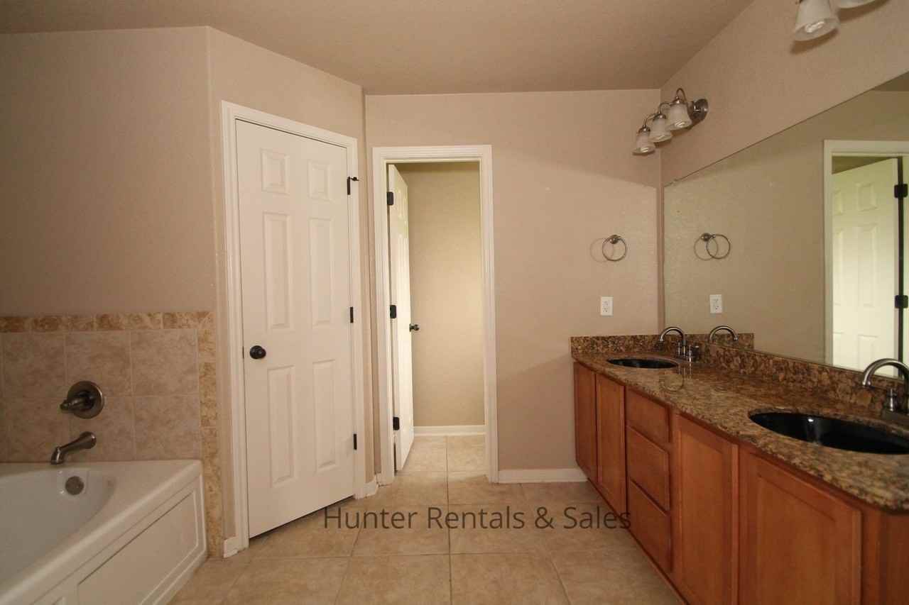 5703 Bald Ridge Ct - Photo 7 of 20