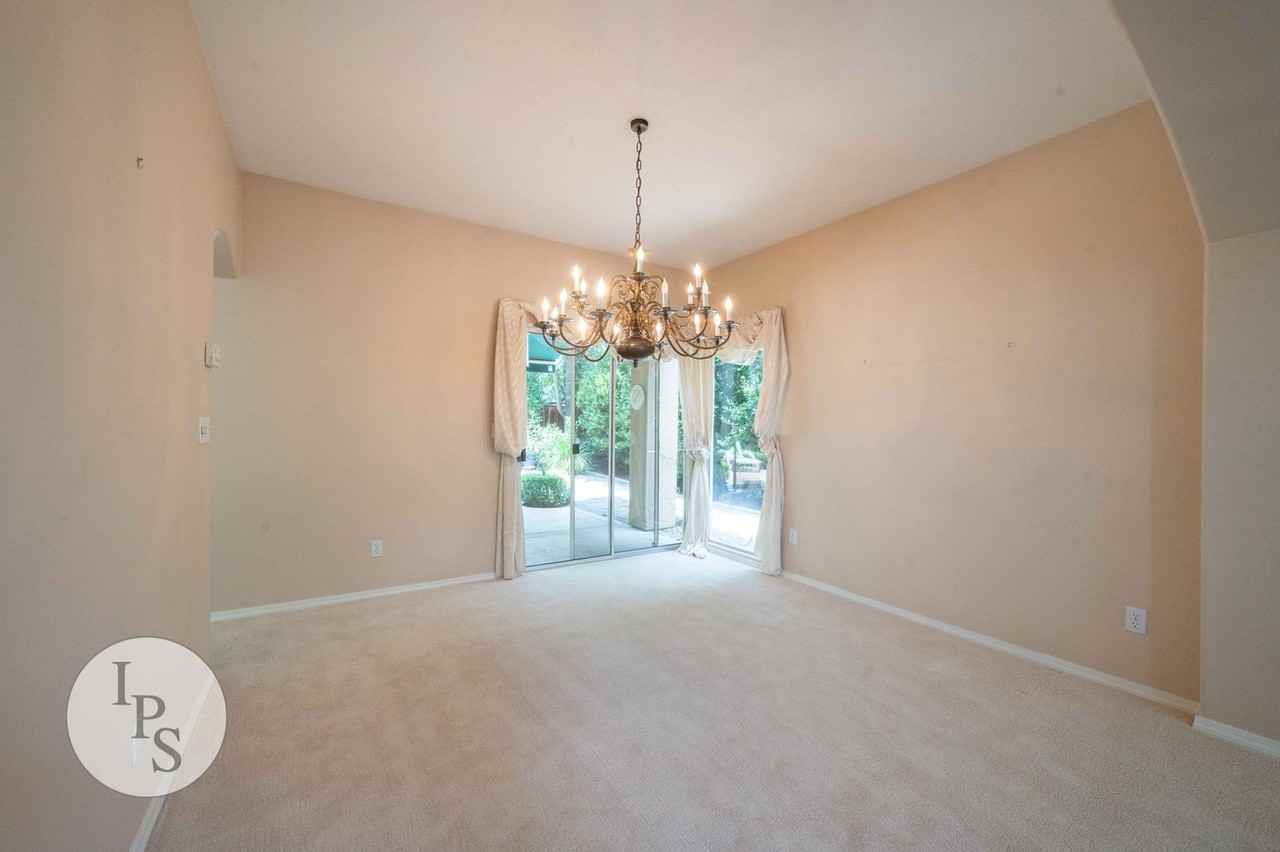 1184 E Province Dr - Photo 7 of 35