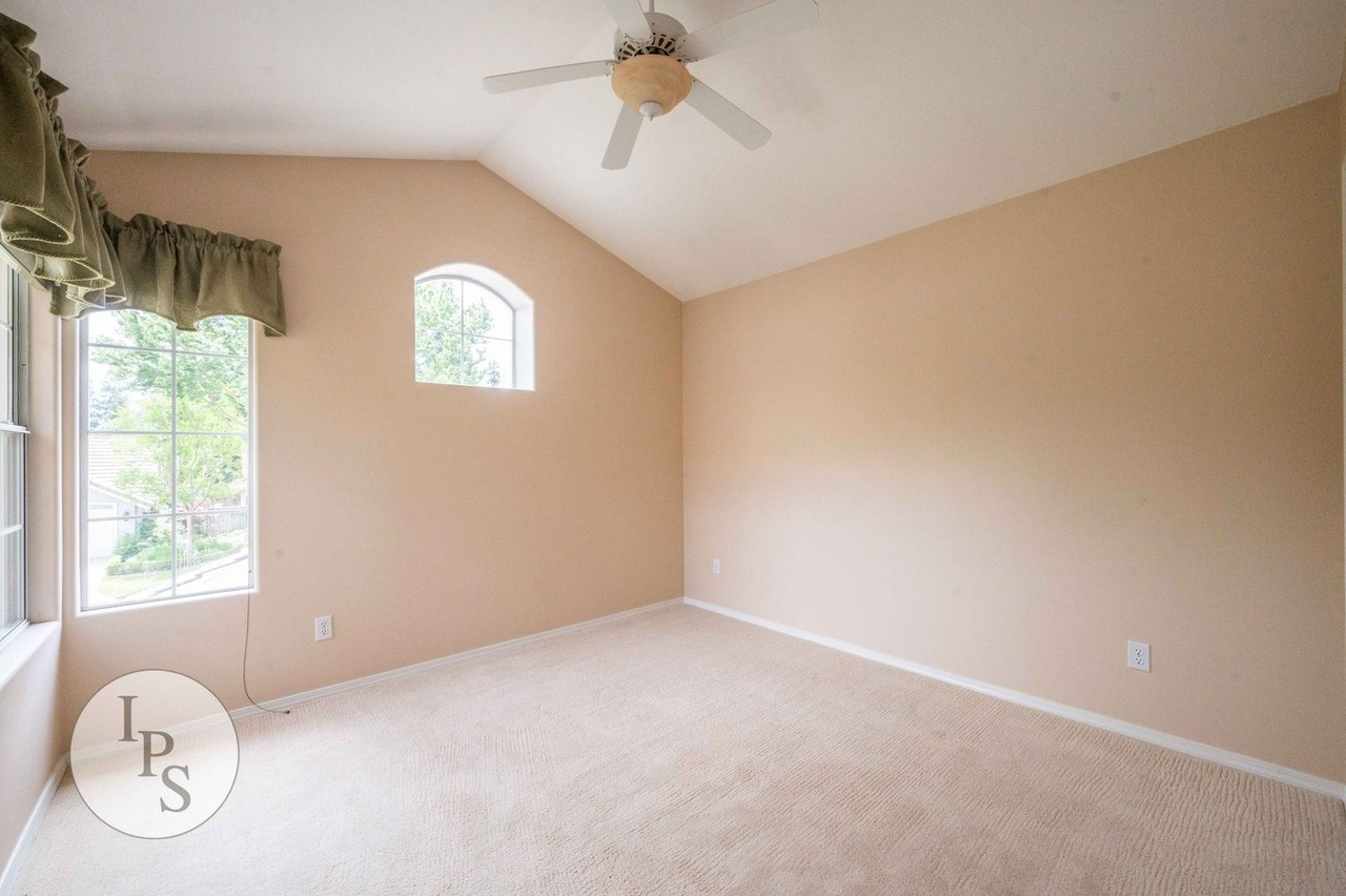1184 E Province Dr - Photo 4 of 35