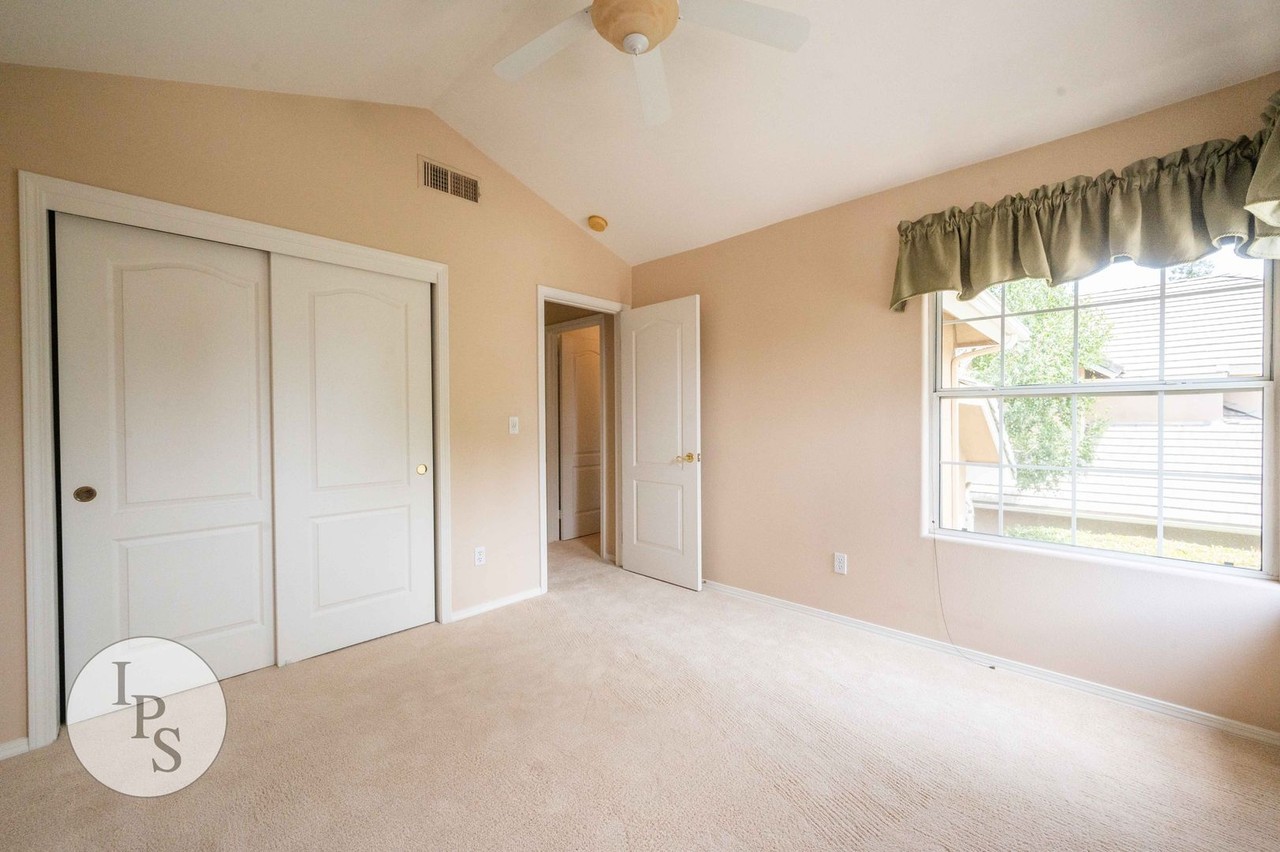 1184 E Province Dr - Photo 5 of 35