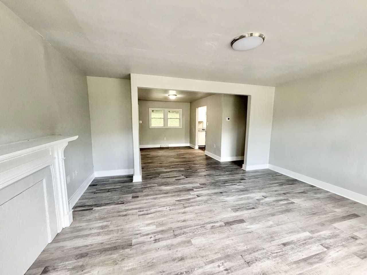 1721 Carll St - Photo 2 of 11