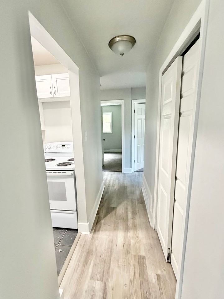 1721 Carll St - Photo 6 of 11