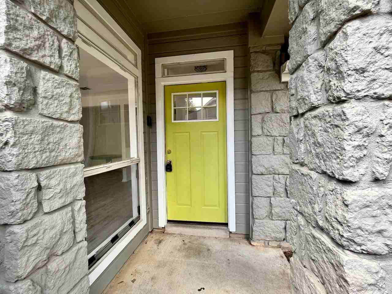 515 Gregory Ct - Photo 2 of 13