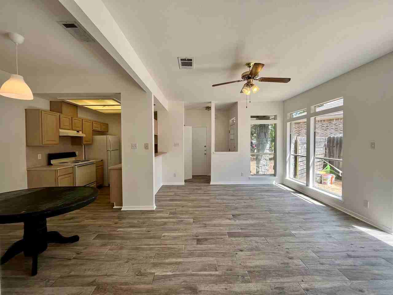 515 Gregory Ct - Photo 4 of 13