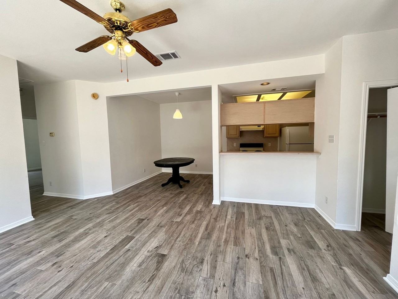 515 Gregory Ct - Photo 5 of 13