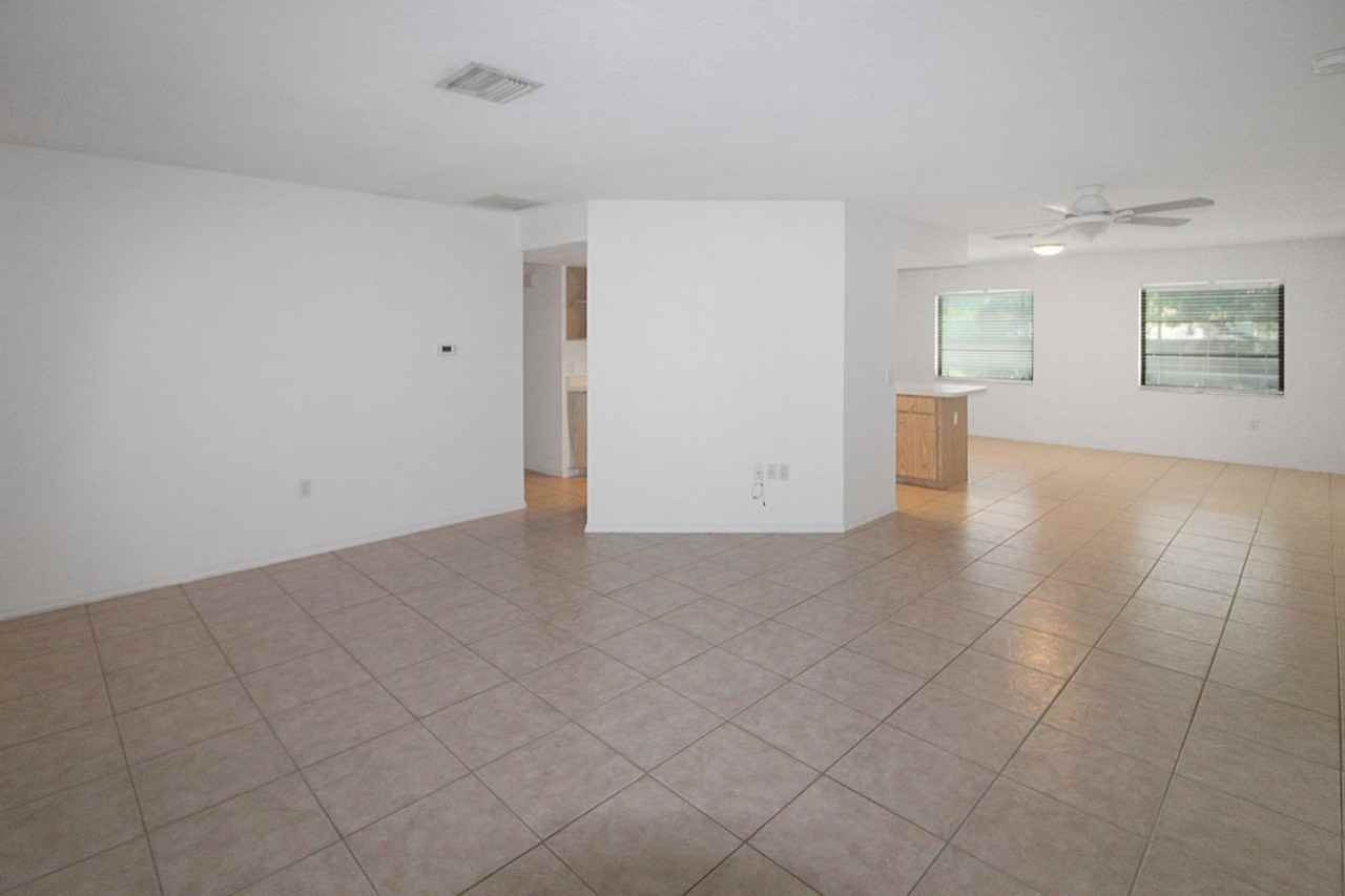 832 Golf Dr - Photo 2 of 18