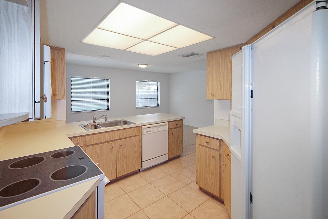 832 Golf Dr - Photo 3 of 18
