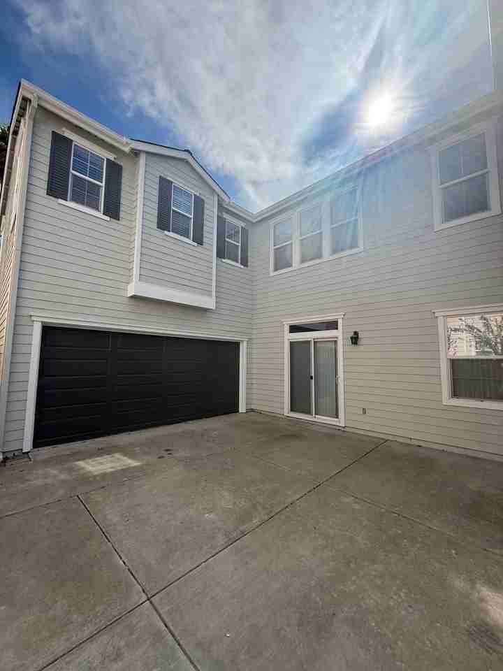 1015 Lotz Way - Photo 3 of 24
