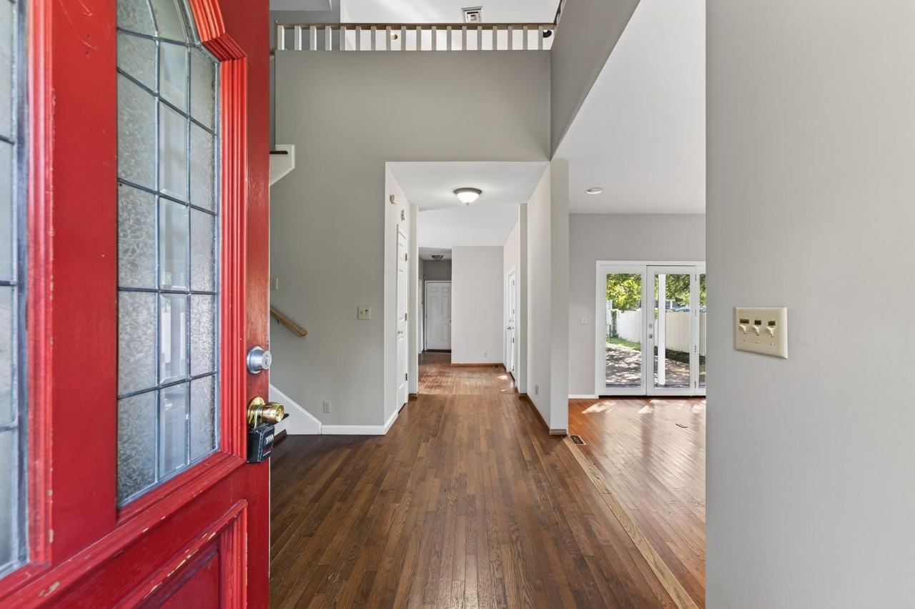 511 York St - Photo 5 of 50