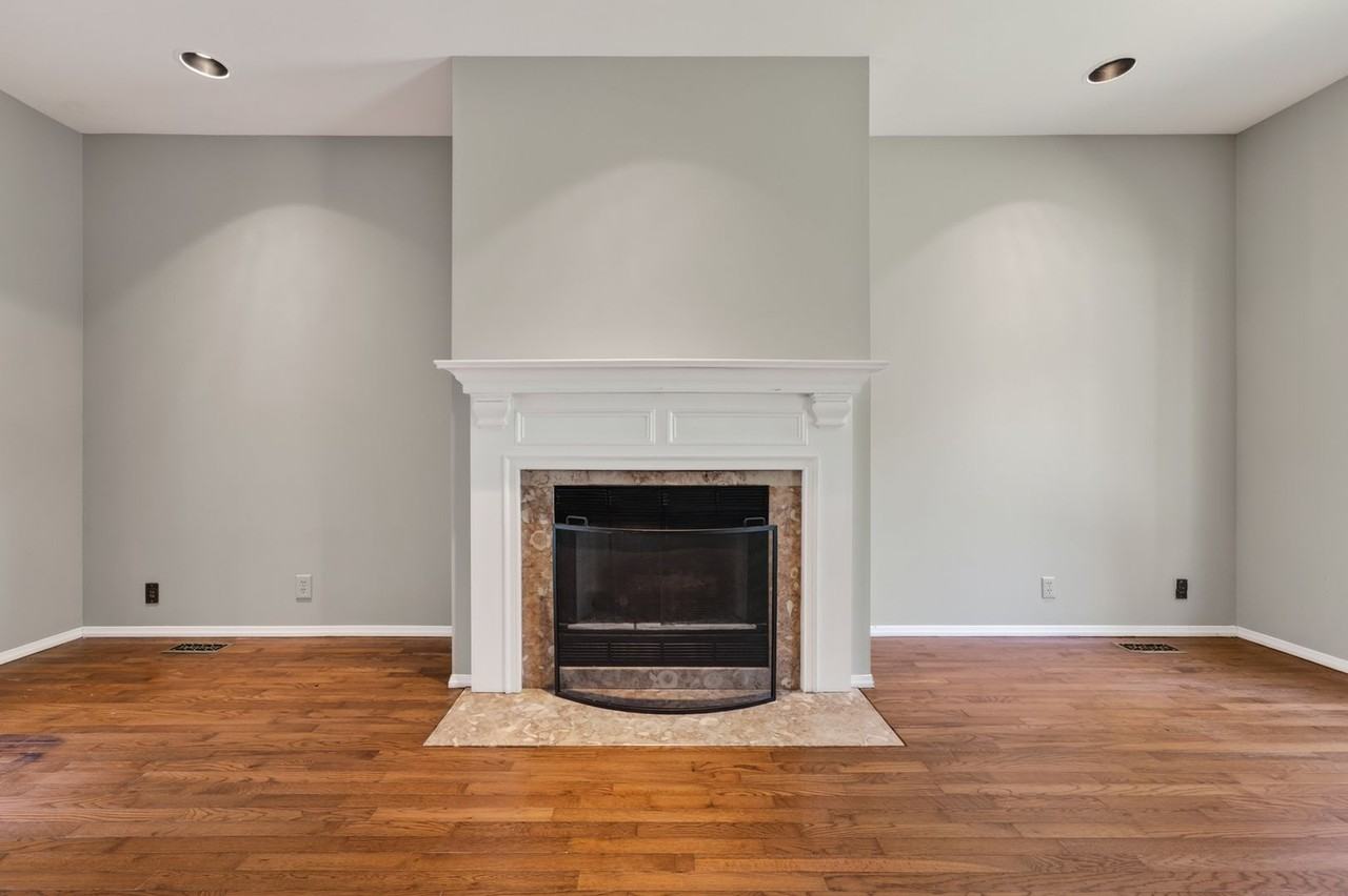 511 York St - Photo 7 of 50