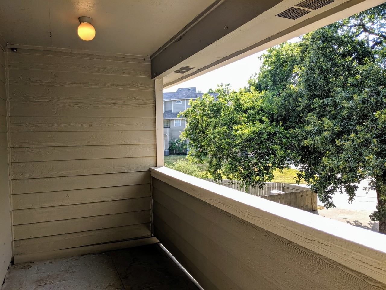 702 Bel Aire Crst - Photo 4 of 29