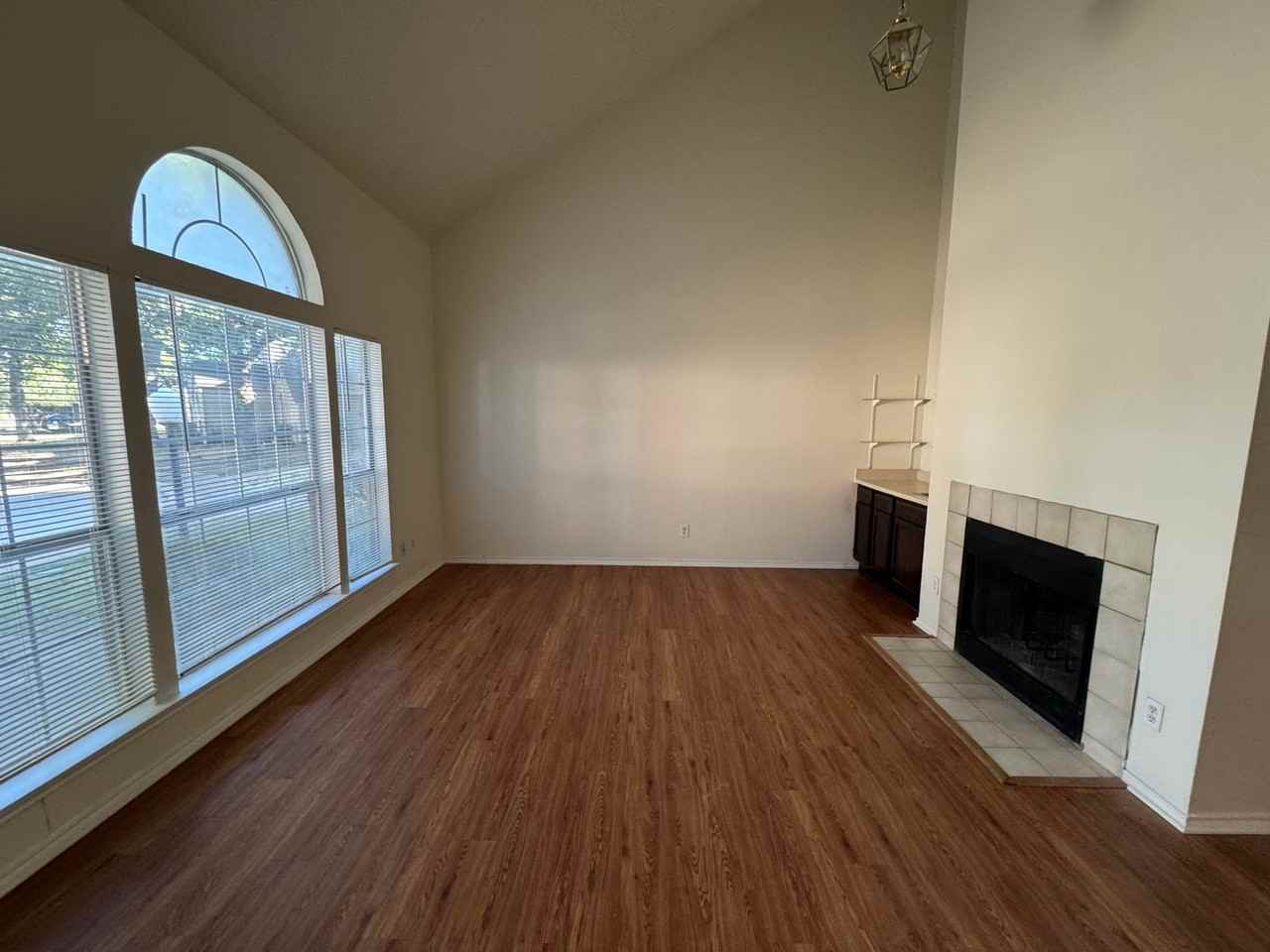 702 Bel Aire Crst - Photo 5 of 29