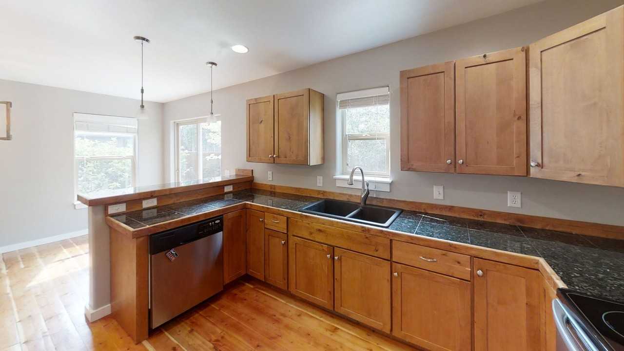 3814 Bur Ave - Photo 7 of 18