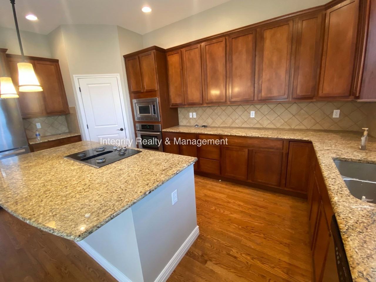 7840 Inverness Blvd - Photo 6 of 21