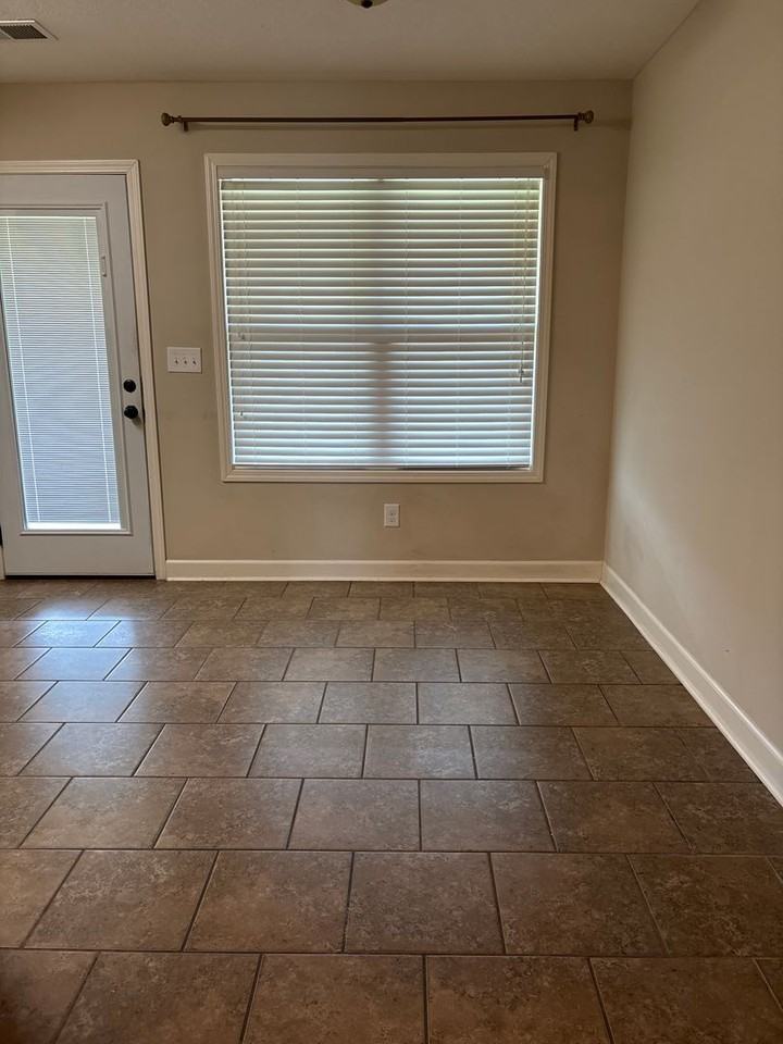 322 Hidden Springs Ln - Photo 4 of 18