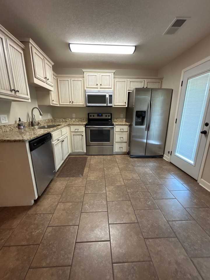 322 Hidden Springs Ln - Photo 5 of 18