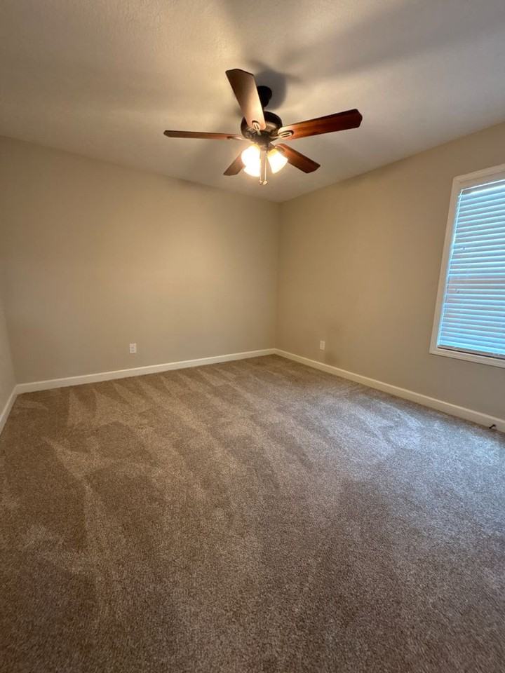 322 Hidden Springs Ln - Photo 6 of 18