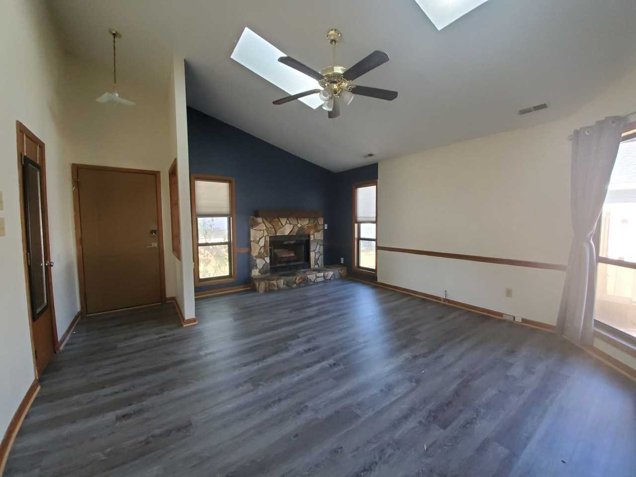 545 Auburndale Ln - Photo 2 of 16