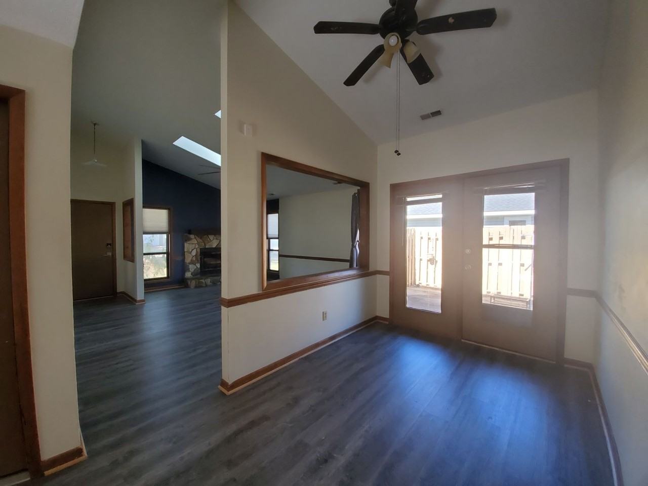 545 Auburndale Ln - Photo 3 of 16