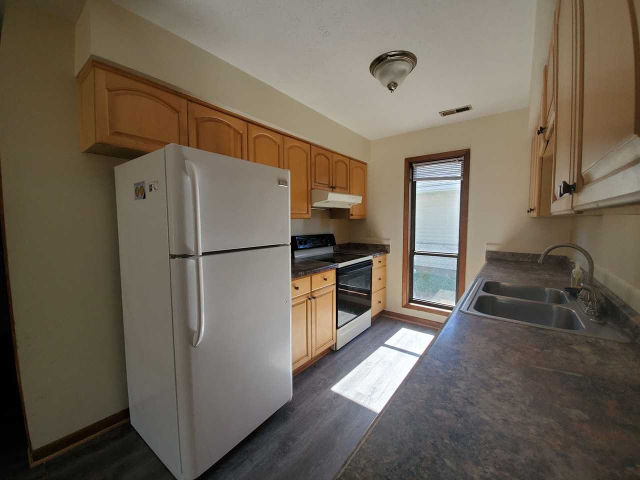 545 Auburndale Ln - Photo 4 of 16