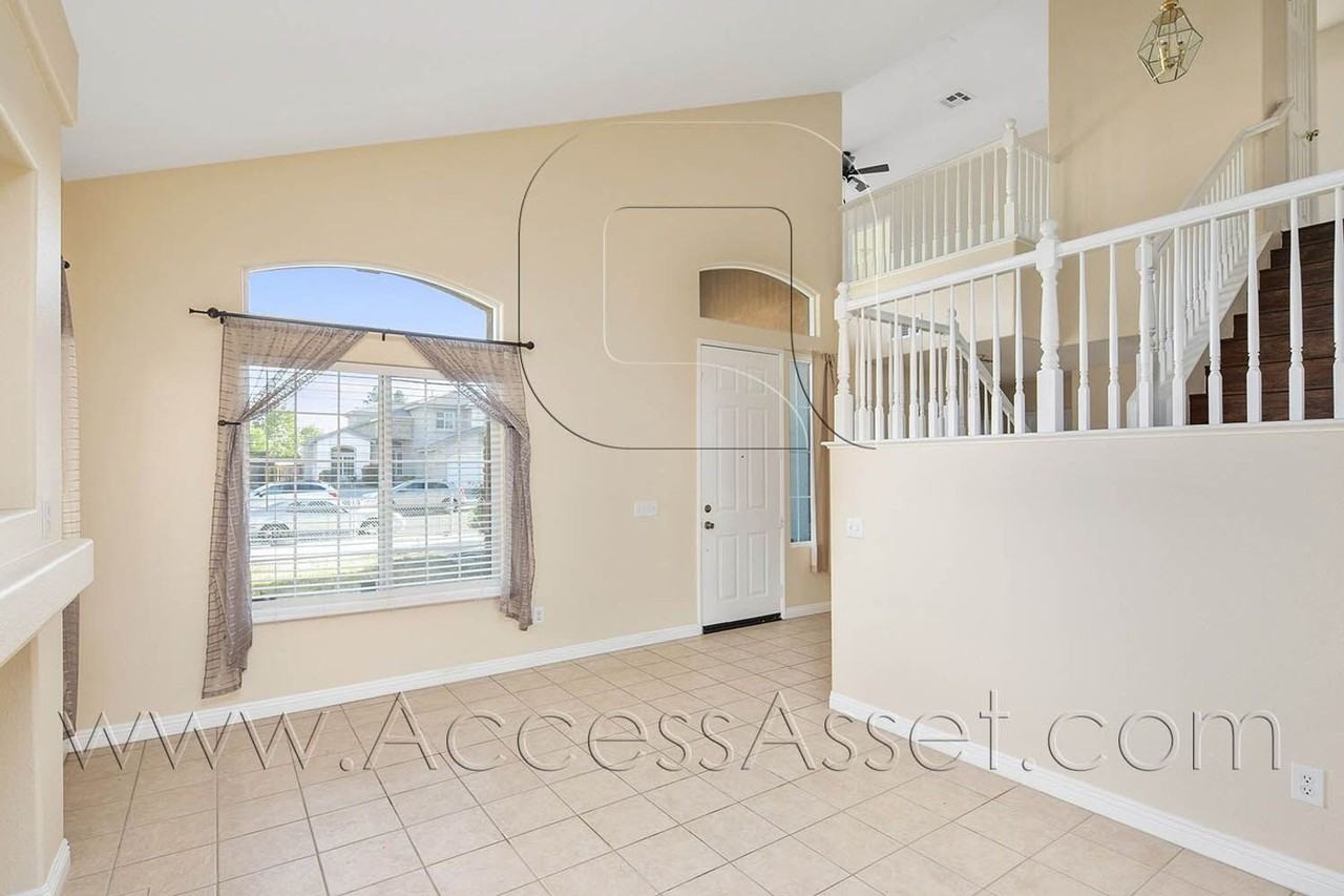 9383 Dragon Tree Dr - Photo 5 of 25