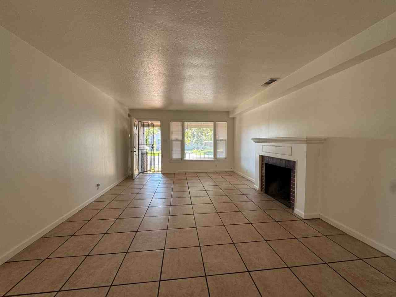 4551 39th Ave - Photo 2 of 9