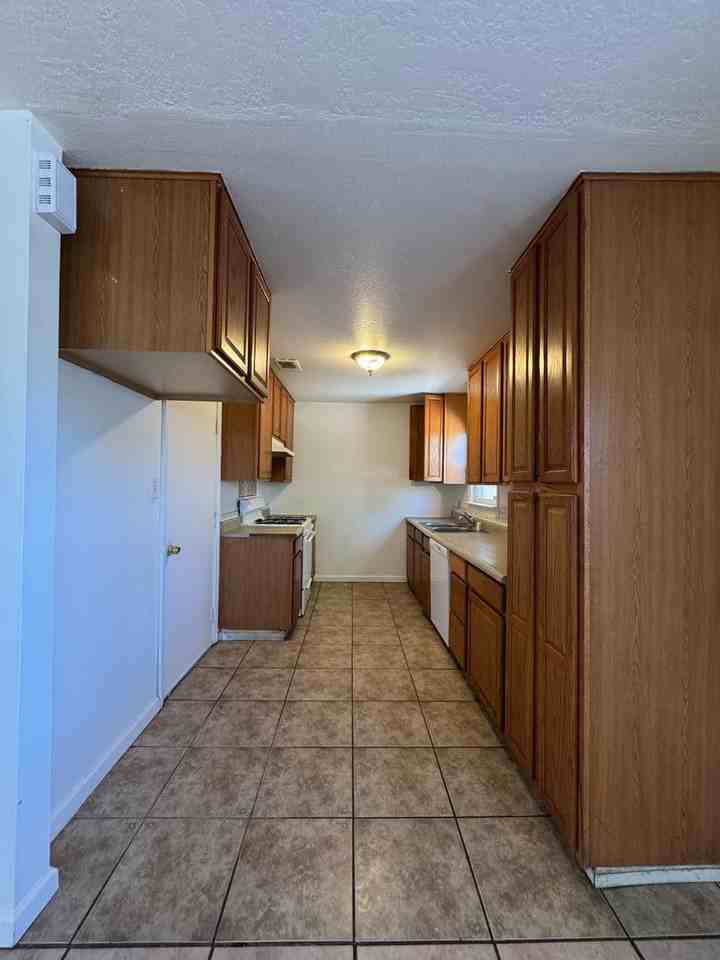 4551 39th Ave - Photo 3 of 9