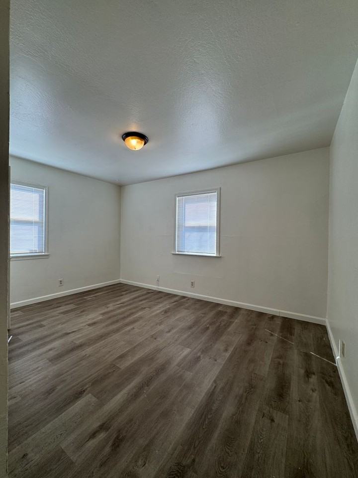 4551 39th Ave - Photo 6 of 9