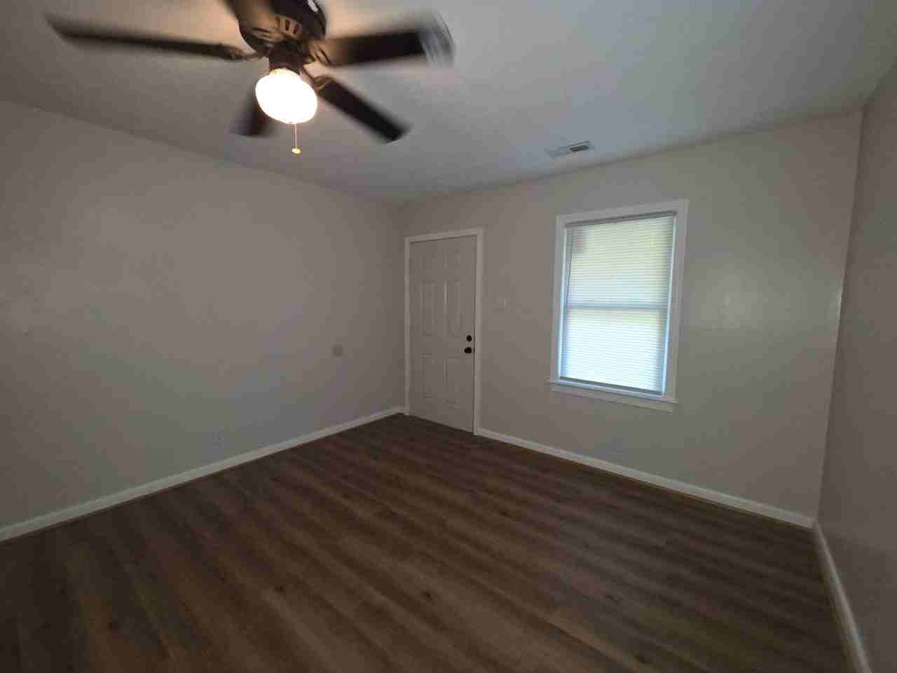1110 Elizabeth St - Photo 2 of 12