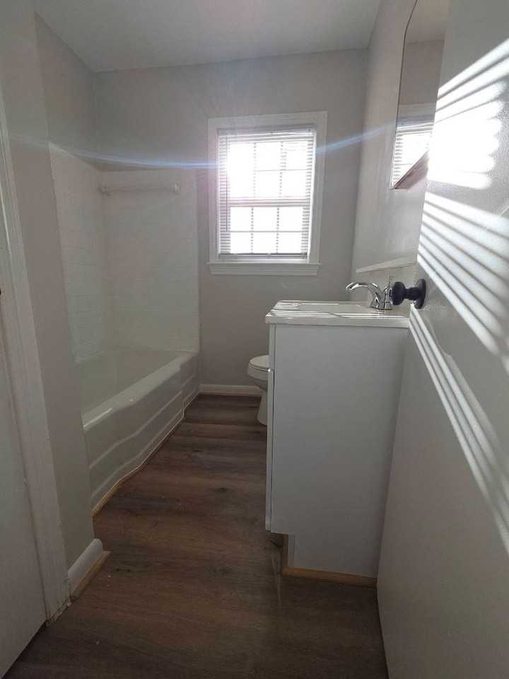 1110 Elizabeth St - Photo 7 of 12