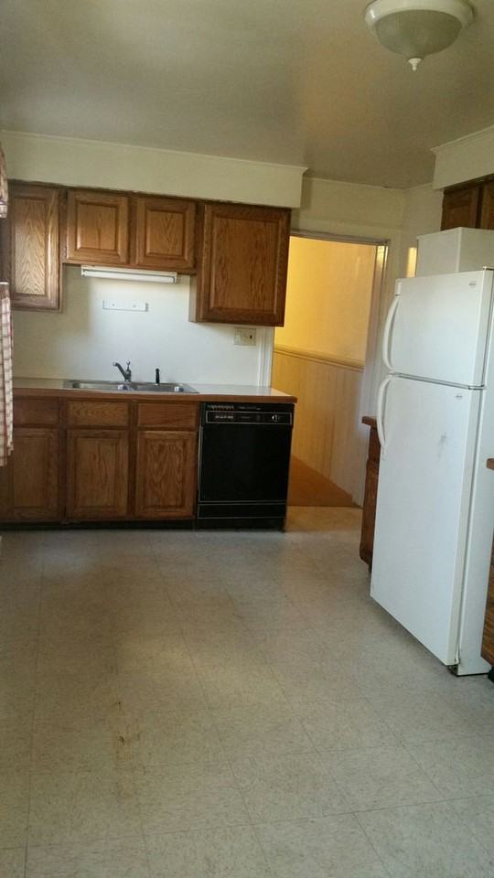 881 E Market St - Photo 2 of 21