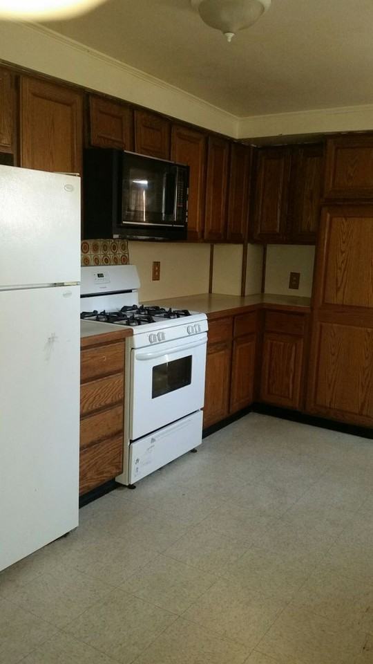 881 E Market St - Photo 3 of 21