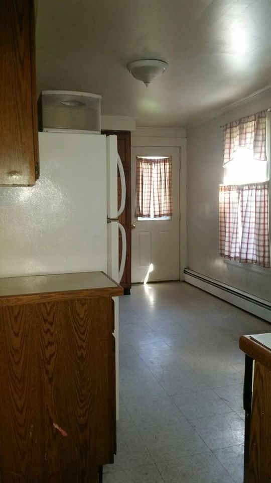 881 E Market St - Photo 4 of 21