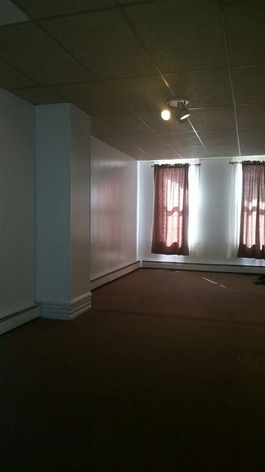 881 E Market St - Photo 5 of 21