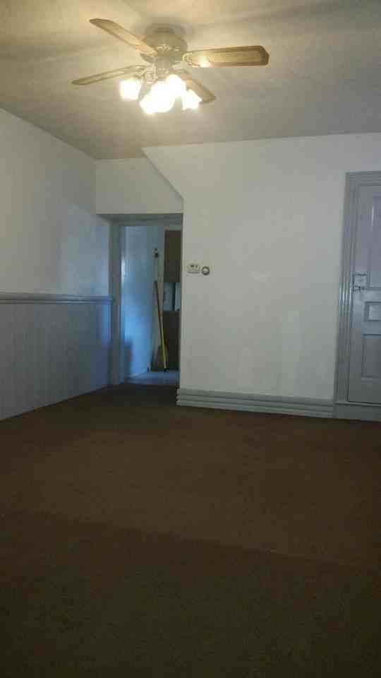 881 E Market St - Photo 6 of 21