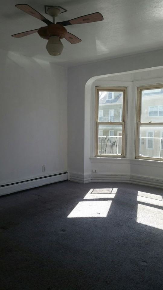 881 E Market St - Photo 7 of 21
