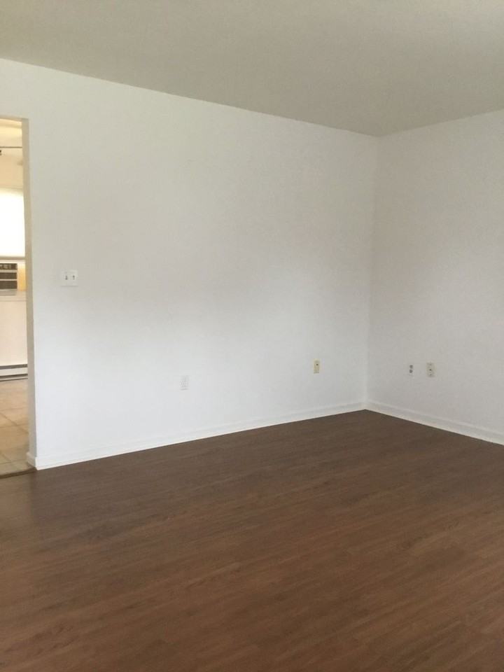 1497 Equestrian Dr - Photo 3 of 9