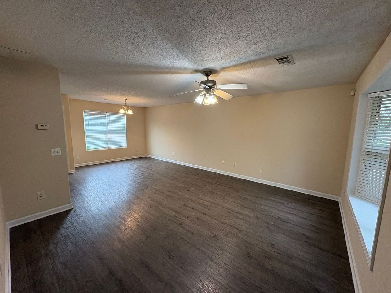 137 Bridgewater Cir - Photo 2 of 17