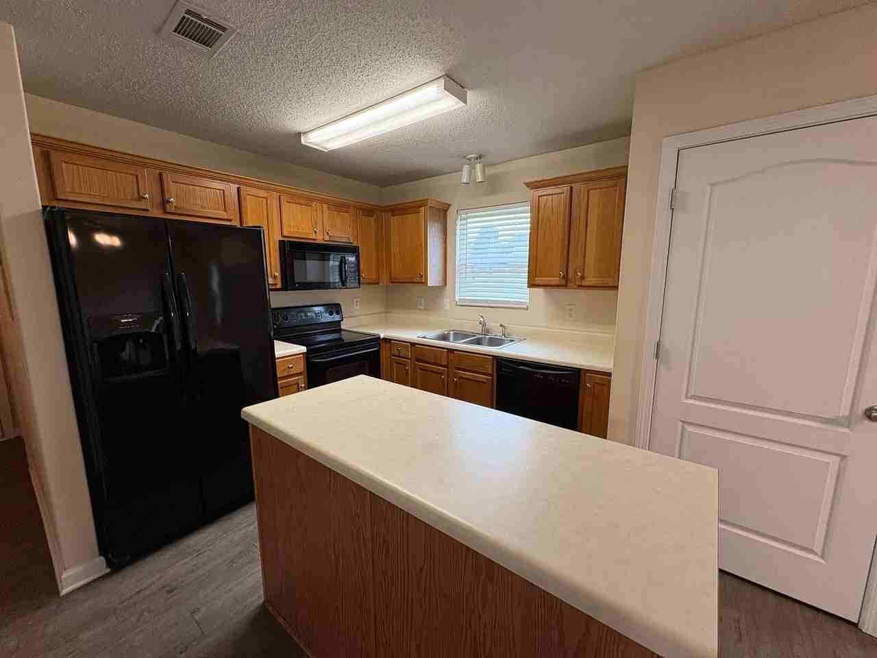 137 Bridgewater Cir - Photo 5 of 17
