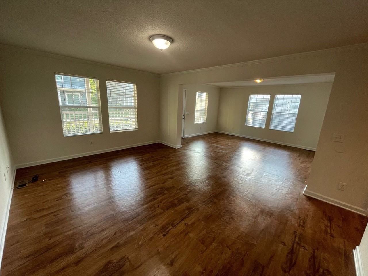 250 Northside Dr - Photo 3 of 17