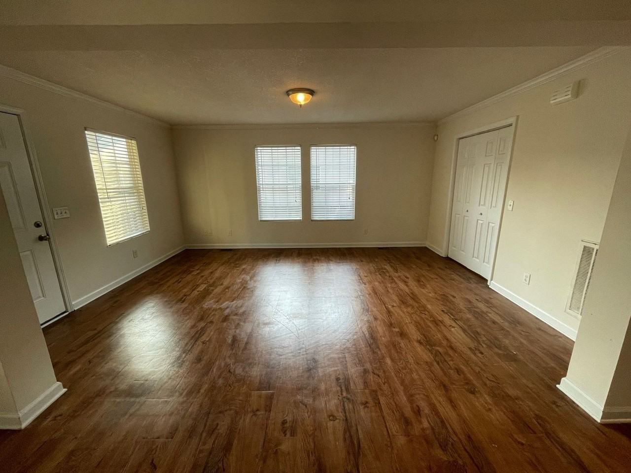 250 Northside Dr - Photo 4 of 17