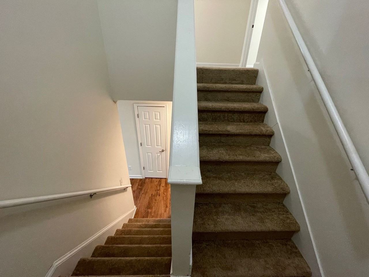 250 Northside Dr - Photo 6 of 17