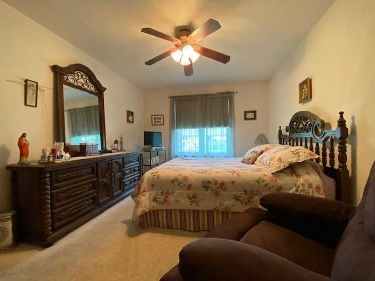 1512 Green Tree Dr - Photo 5 of 28