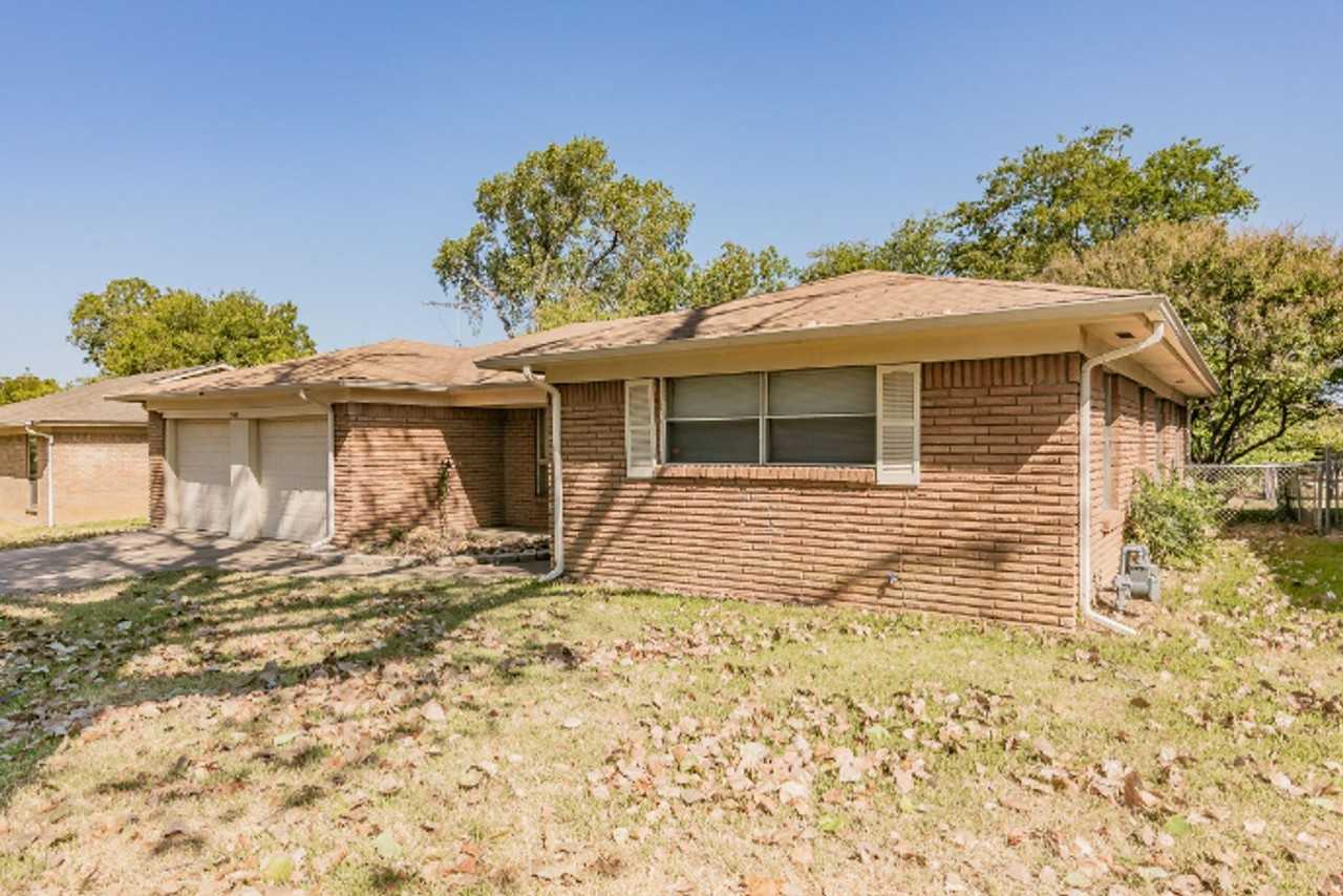 7513 Maple Dr - Photo 2 of 38