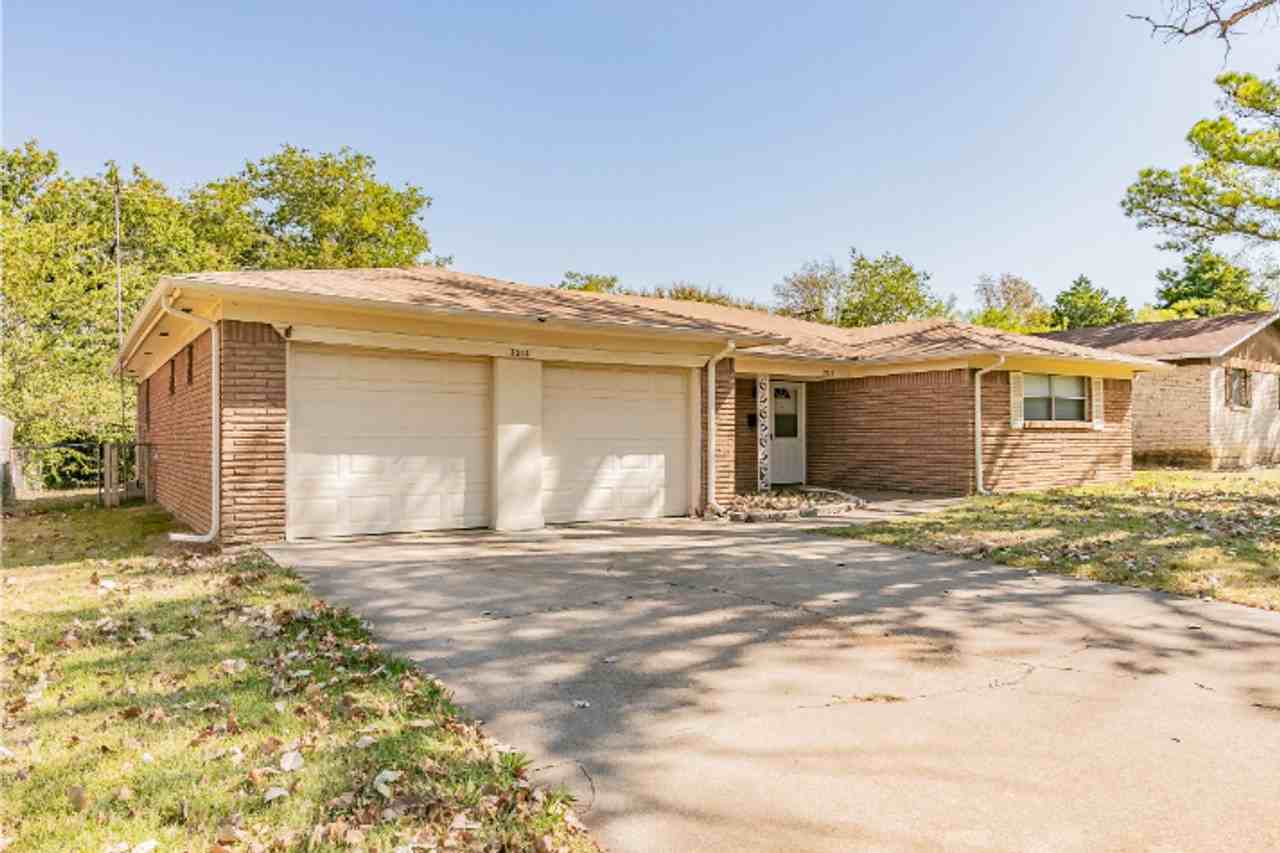 7513 Maple Dr - Photo 3 of 38