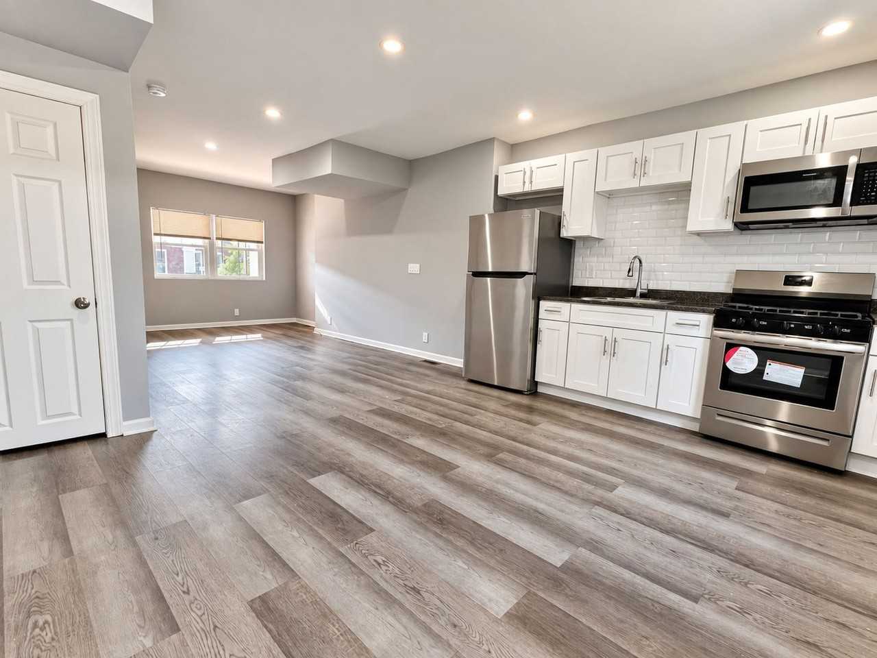 2537 S Carroll St - Photo 2 of 18