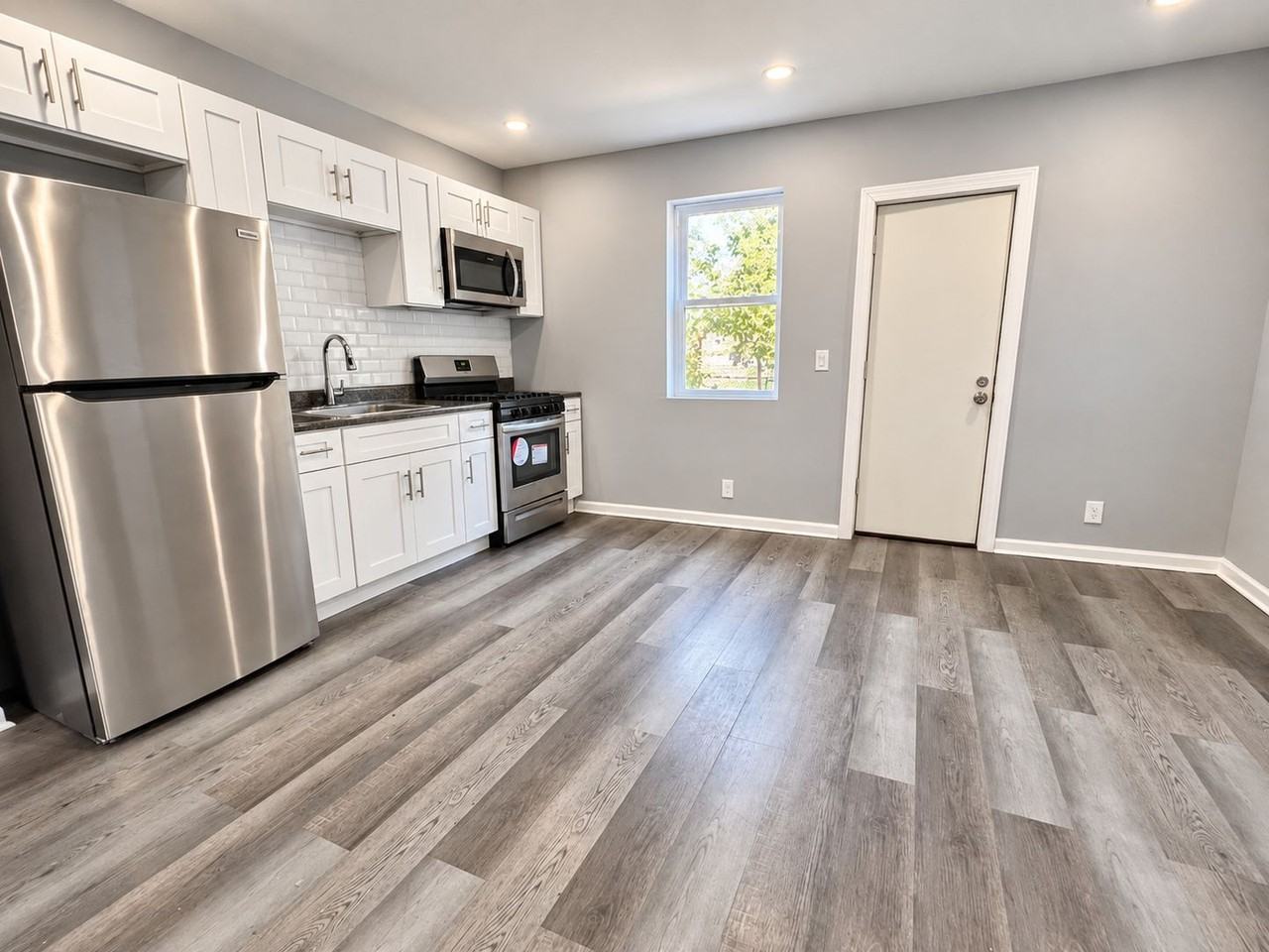 2537 S Carroll St - Photo 4 of 18