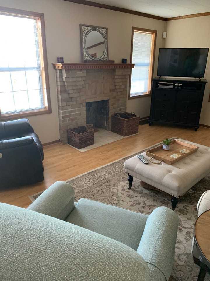 320 Waller Ave - Photo 2 of 11