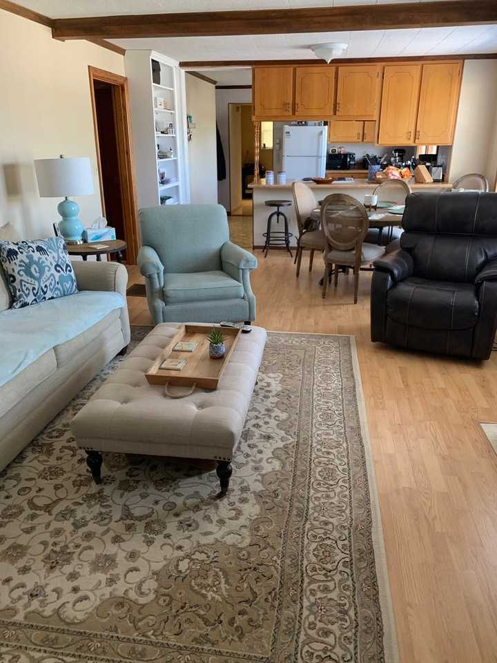 320 Waller Ave - Photo 3 of 11