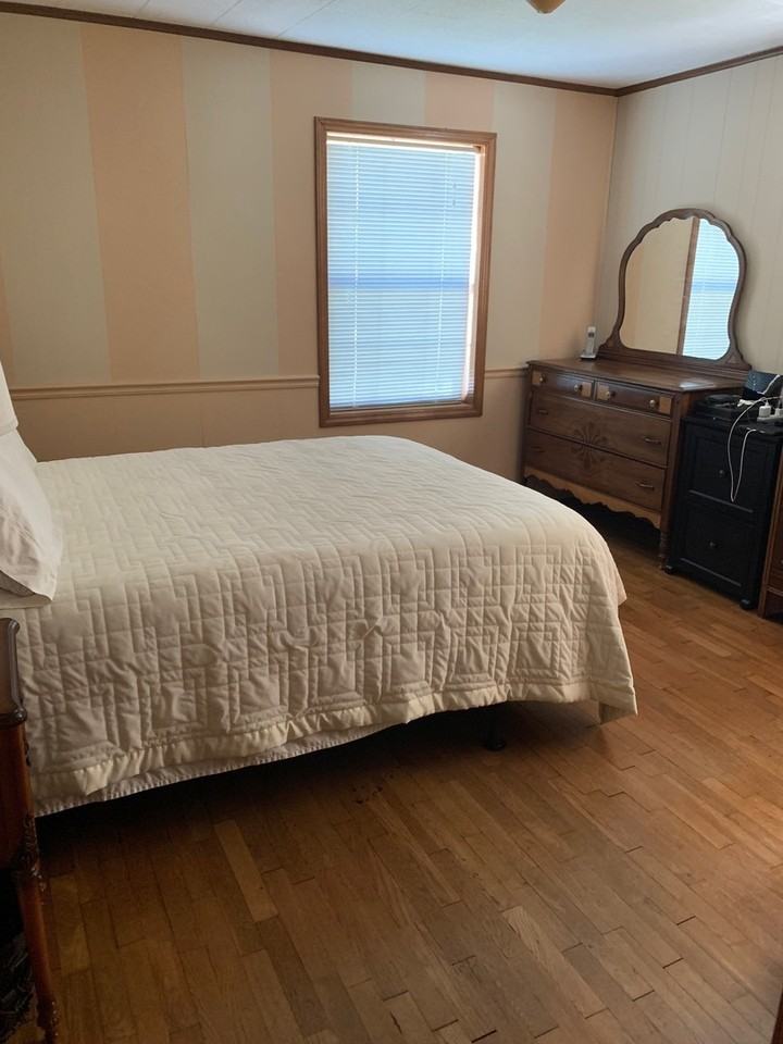 320 Waller Ave - Photo 6 of 11